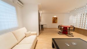 Lake City 1BR Design Apt · Berges du Lac