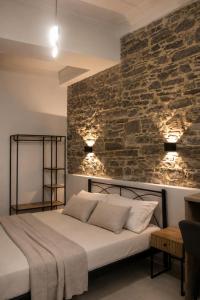 Mini Mythos Homes