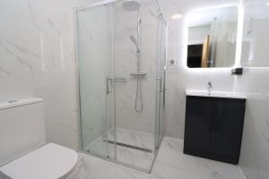 Luxury 3 Bed House - 5min walk to Meridian Water