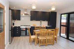 Luxury 3 Bed House - 5min walk to Meridian Water