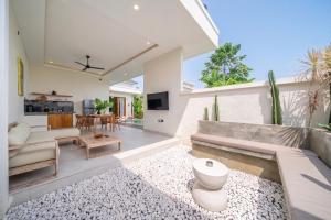 Dasha Villa - Private Pool Hideaway with Outdoor Lounge