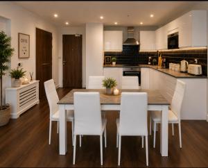 Modern 1-Bed Apartment Wimbledon with excellent transport link Opposite Colliers Wood Station