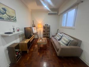 Amplio y completo 2 ambientes en Belgrano