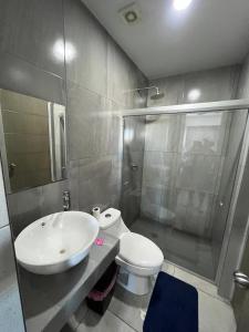 Estancia Pacífika Modern lakefront apartment