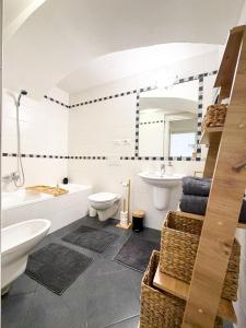 Cozy Apartment Steps from Wenceslas Square