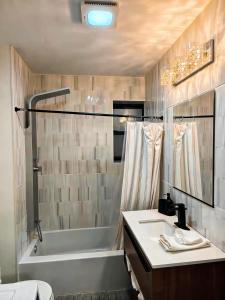 Chic Modern, 6 Min to PATH, 15 Min to FIFA & NYC, 2
