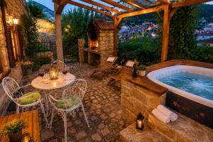 Rustic Garden & Jacuzzi Retreat