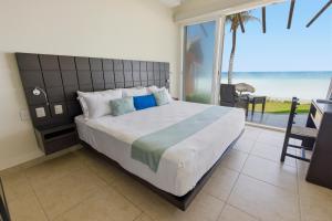 Beachfront Vacation Condos, Palmarito Beach, Vivo Resorts