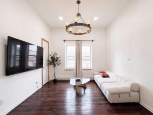 Urban Oasis 6 Min Walk to PATH, 15 Min to FIFA & NYC, 4