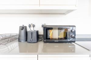 Pearl Bay - One bedroom Luxury Apartment in St Albans