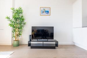 Pearl Bay - One bedroom Luxury Apartment in St Albans