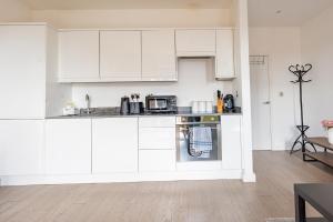 Pearl Bay - One bedroom Luxury Apartment in St Albans