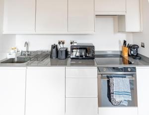 Pearl Bay - One bedroom Luxury Apartment in St Albans