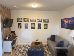 Cozy Modern 1BR Suite, Workspace, Laundry & Coffee