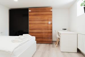 Apartment TV