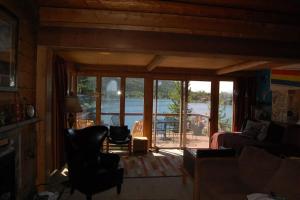 Davis Cabin, Historic Charmer