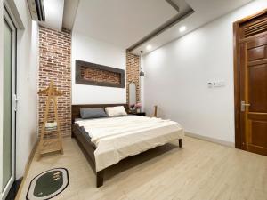 Owls Night Homestay Metro