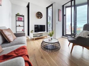Brisbane 2BR Fortitude Valley Pool Gym and Parking Single Room suite