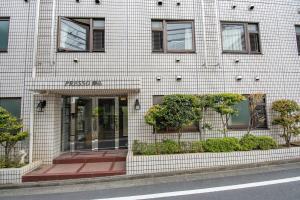Modern Living Tokyo Komagome 406 a compact studio at excellent location