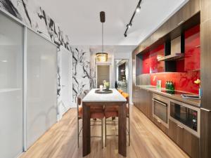 Grand Continental Suites - Convention Centre & CN Tower