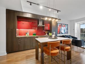 Grand Continental Suites - Convention Centre & CN Tower