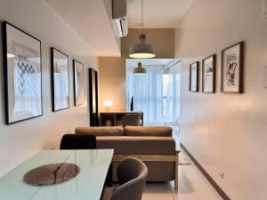 Chic Cozy 1BR Uptown Parksuites T1 Pay Parking 14R