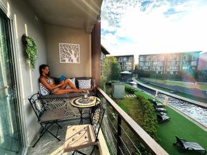 Resort-Style 1BR-Epic Pool View-Walk to Beach