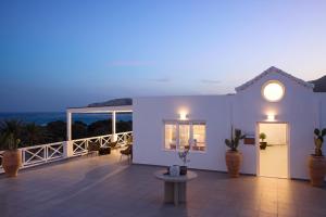 Golden Milos Beach Ηouse by Domotel