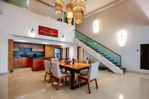 Incredible Spacious apartment just steps from the sea