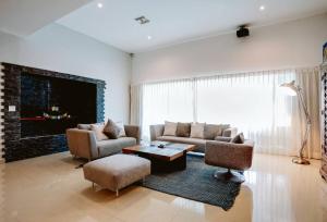 Incredible Spacious apartment just steps from the sea