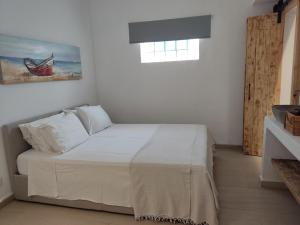 Votsalon Beach House - 30 meters from Alykes Beach
