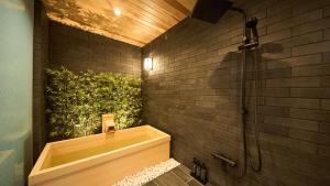 moco別邸 USJ側にあるサウナ付き貸切別荘 Luxurious house 5Bedroom 16PAX 170sqm Sauna Bath tab