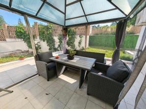 Apartment with free pool and parking space