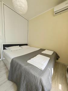 Apartment with free pool and parking space