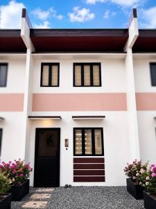 Idesia Lipa Custodio Suites
