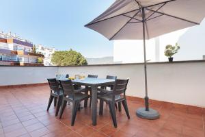 Lets Holidays Big Terrace House and 2 Parking