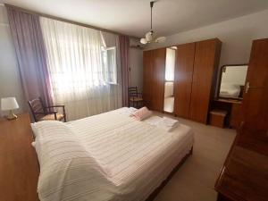 Apartman Mirta s terasom i pogledom na more, Kožino pored Zadra
