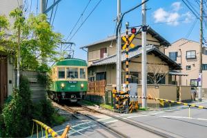 Kamakura Suzune - Japanese Villa - Enoden view