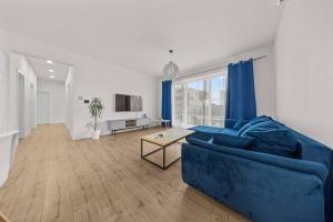 AC family house with garden and pool, 10B