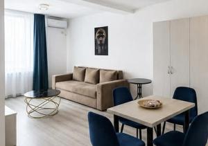 Adonis apartment