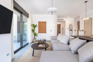 Vyronos Prestige Residence III by UPSTREET