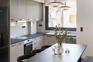 Vyronos Prestige Residence III by UPSTREET