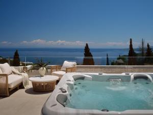 Doci Kelios Villa - 5 Bedrooms with Private Heated Pool and Sea View, by Zantewize