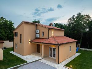 Beautiful gated villa in nature near Rabac
