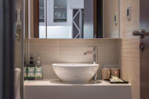 Stylish Modern Apartment Near National Convention Center Green Bay Hanoi