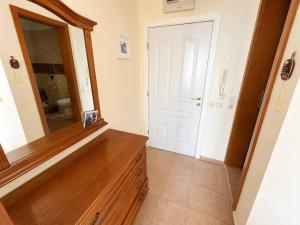 Two-bedroom apartment with garden view