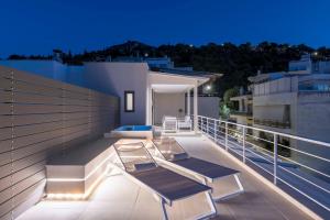 Lycabettus Loft - Private Jacuzzi & Skyline Views