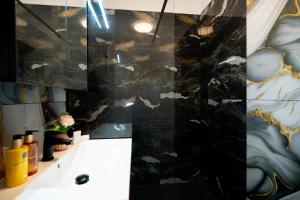 Soni Luxury Apartments 83 Plaza with Private Parking & Self Check-in