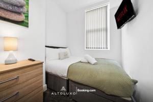 The Belle Spacious 6 Bedroom By AltoLuxo Short Lets & Serviced Accommodation With Free WiFi & Parking