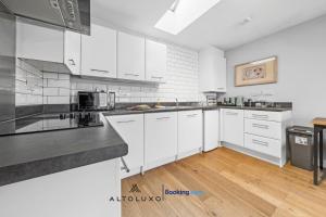 Comfortable 1BR House with Fast WiFi & Near Transport by AltoLuxo Short Lets & Serviced Accommodation